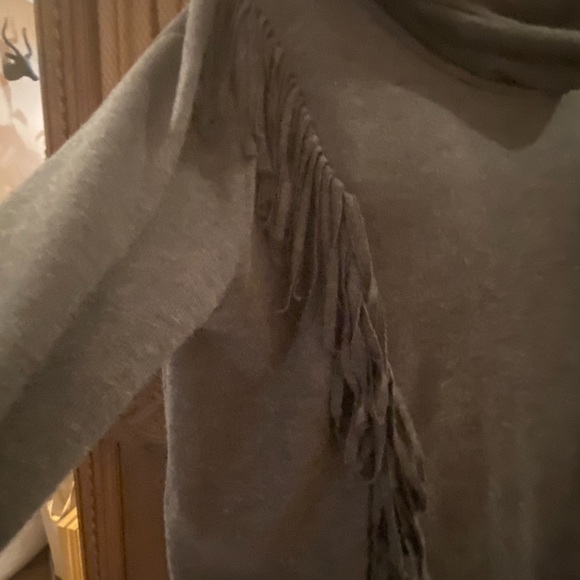 SHE AND SKY PULLOVER TOP - Picture 8 of 8